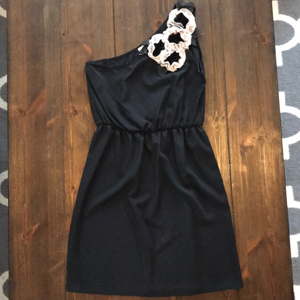 One shoulder black dress